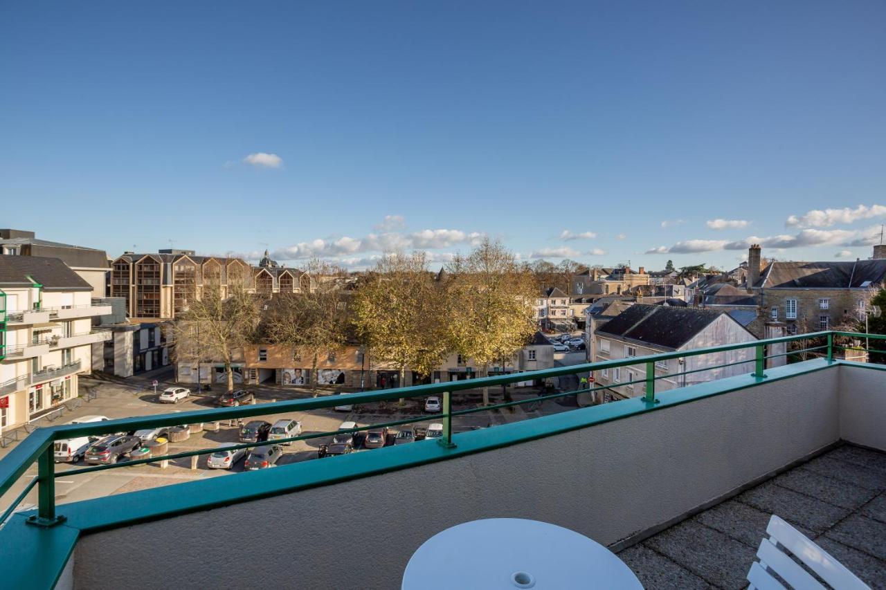 Le Mancini - Parking Et Terrasse Apartment Mayenne Luaran gambar