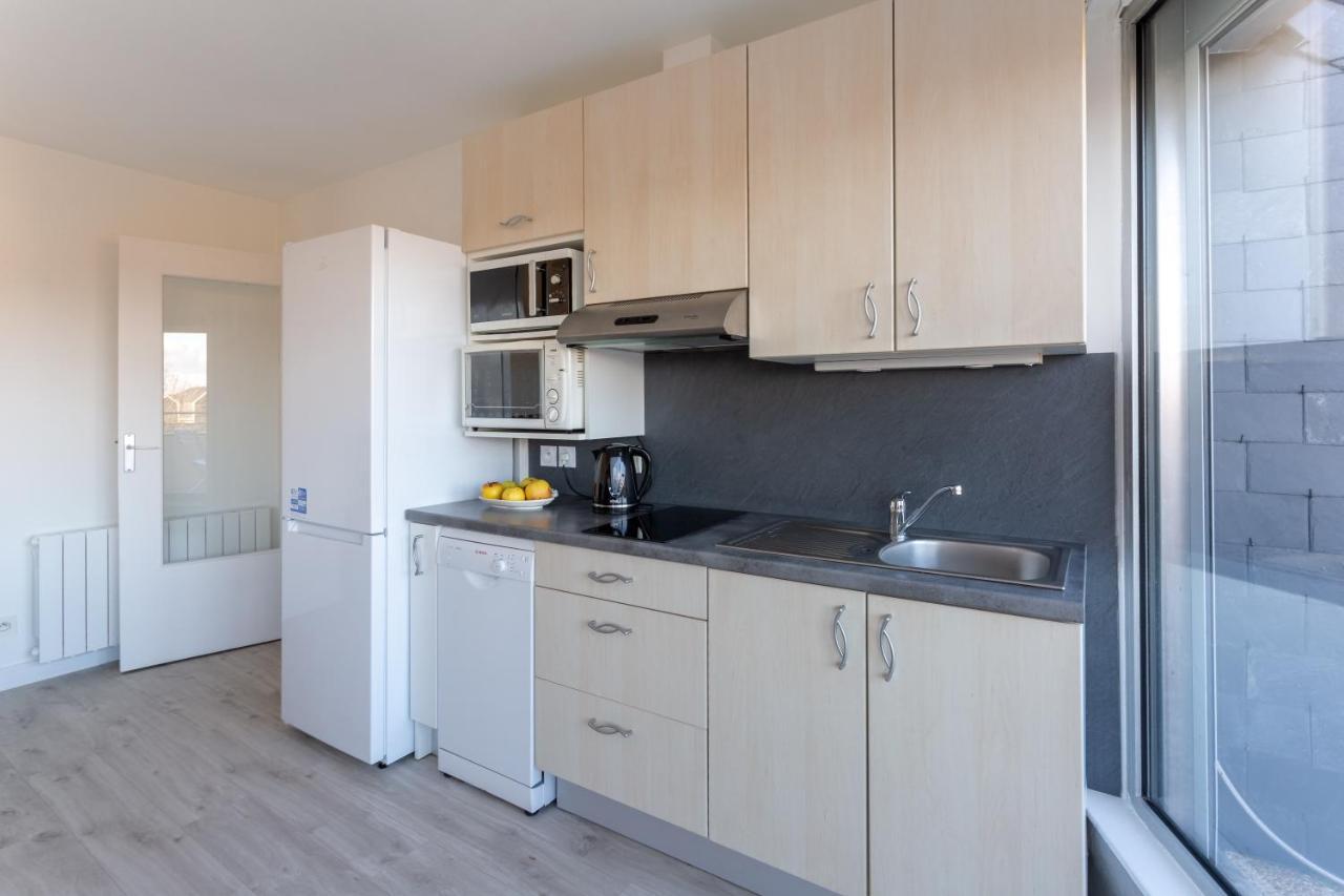 Le Mancini - Parking Et Terrasse Apartment Mayenne Luaran gambar