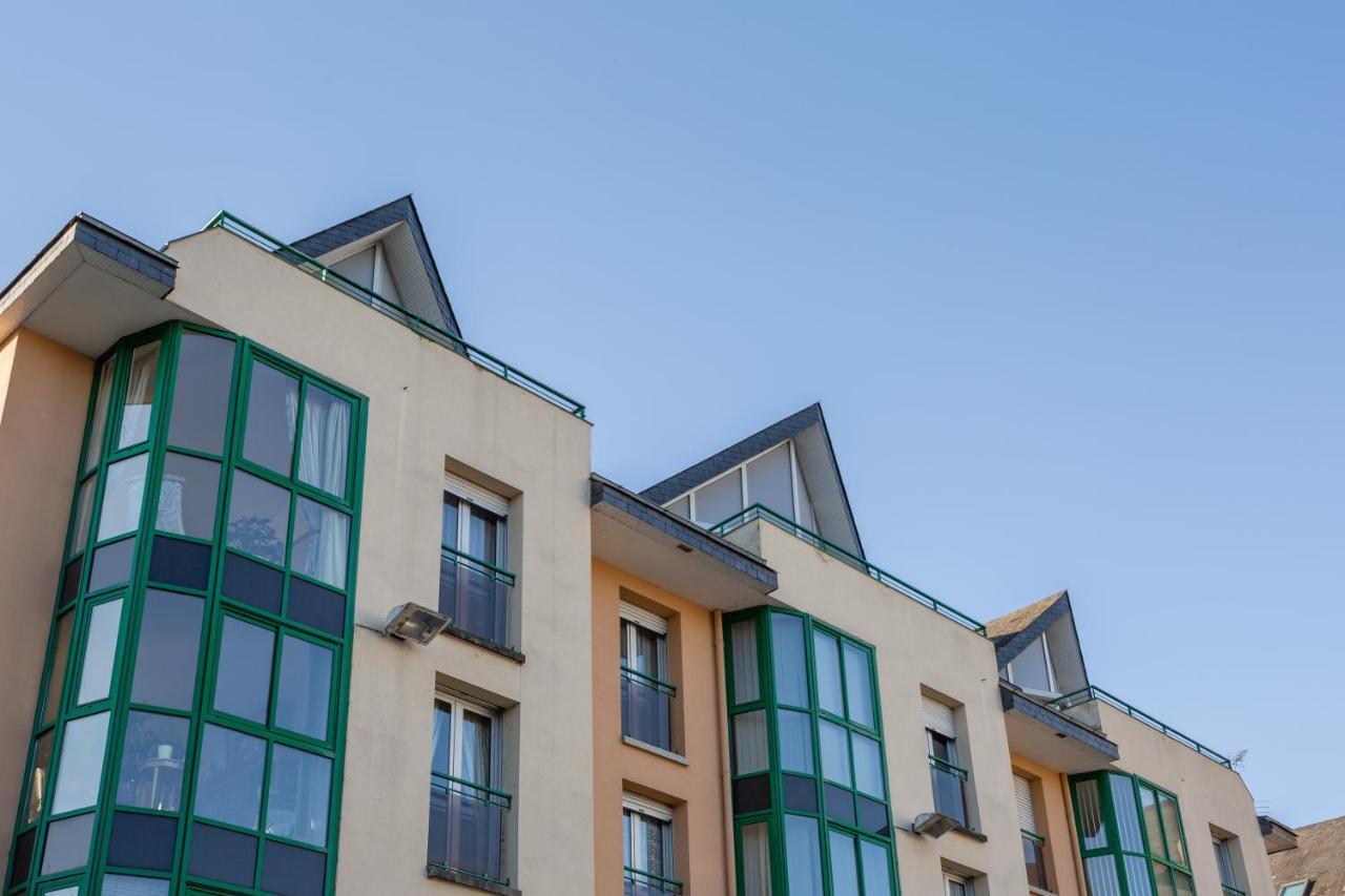 Le Mancini - Parking Et Terrasse Apartment Mayenne Luaran gambar